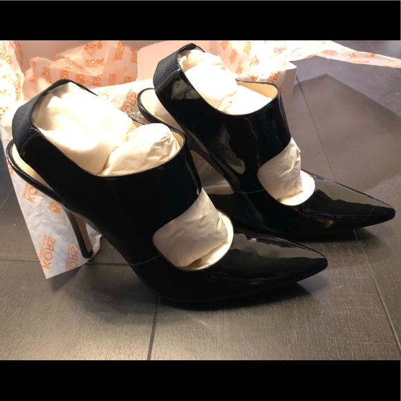 Like New Michael Kors Maya Pumps - Picture 3 of 7